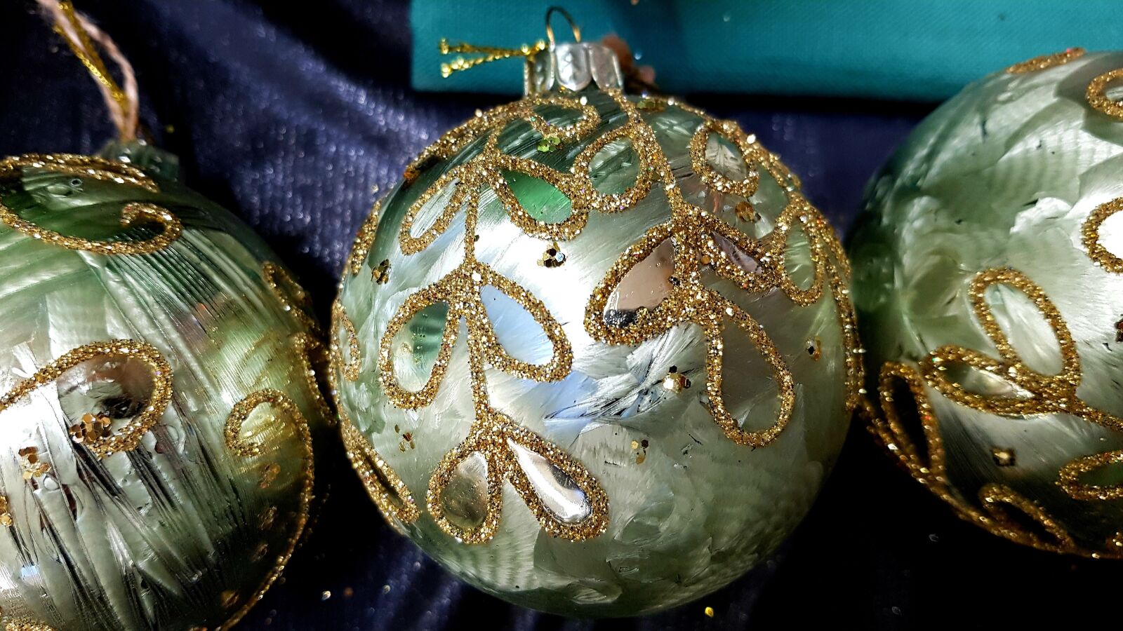 Samsung Galaxy S7 Edge sample photo. Christmas ornament, christmas, trend photography