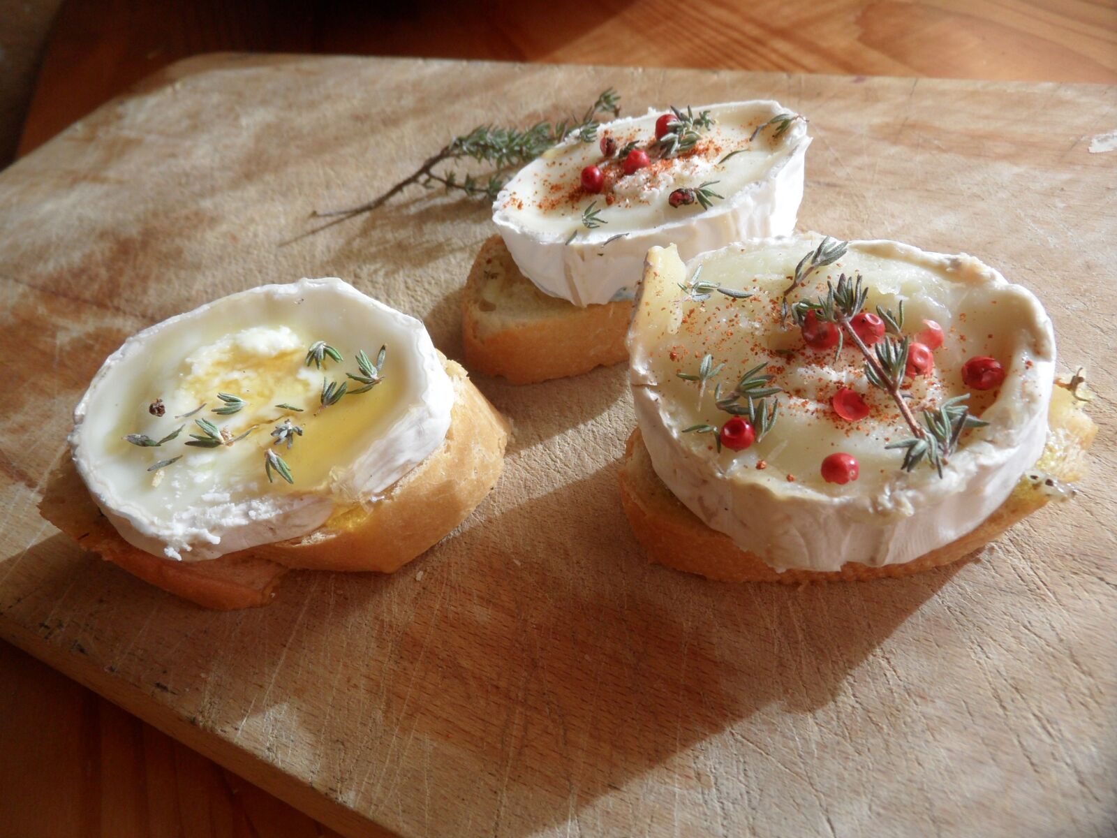 Samsung WB600 / VLUU WB600 /  WB610 sample photo. Cheese, goat cheese, mediterranean photography