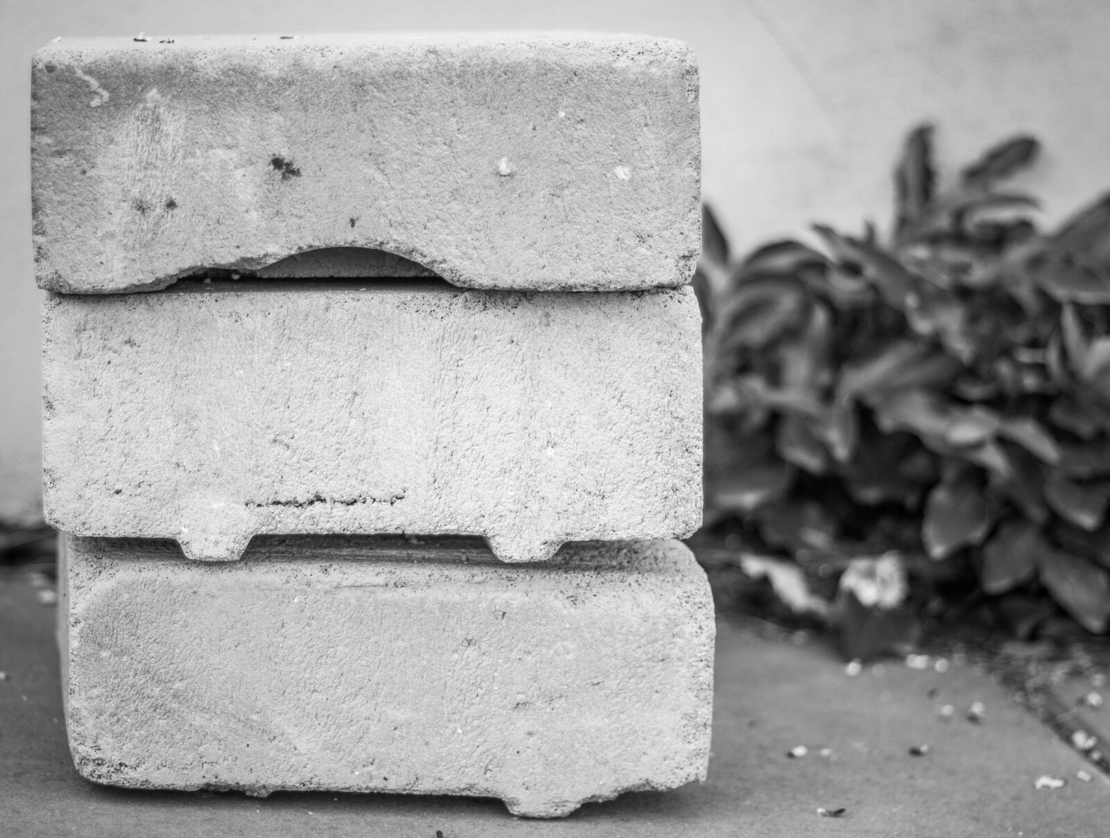 Canon EOS 700D (EOS Rebel T5i / EOS Kiss X7i) + Canon EF 50mm F1.8 STM sample photo. Bricks, brick, construction site photography