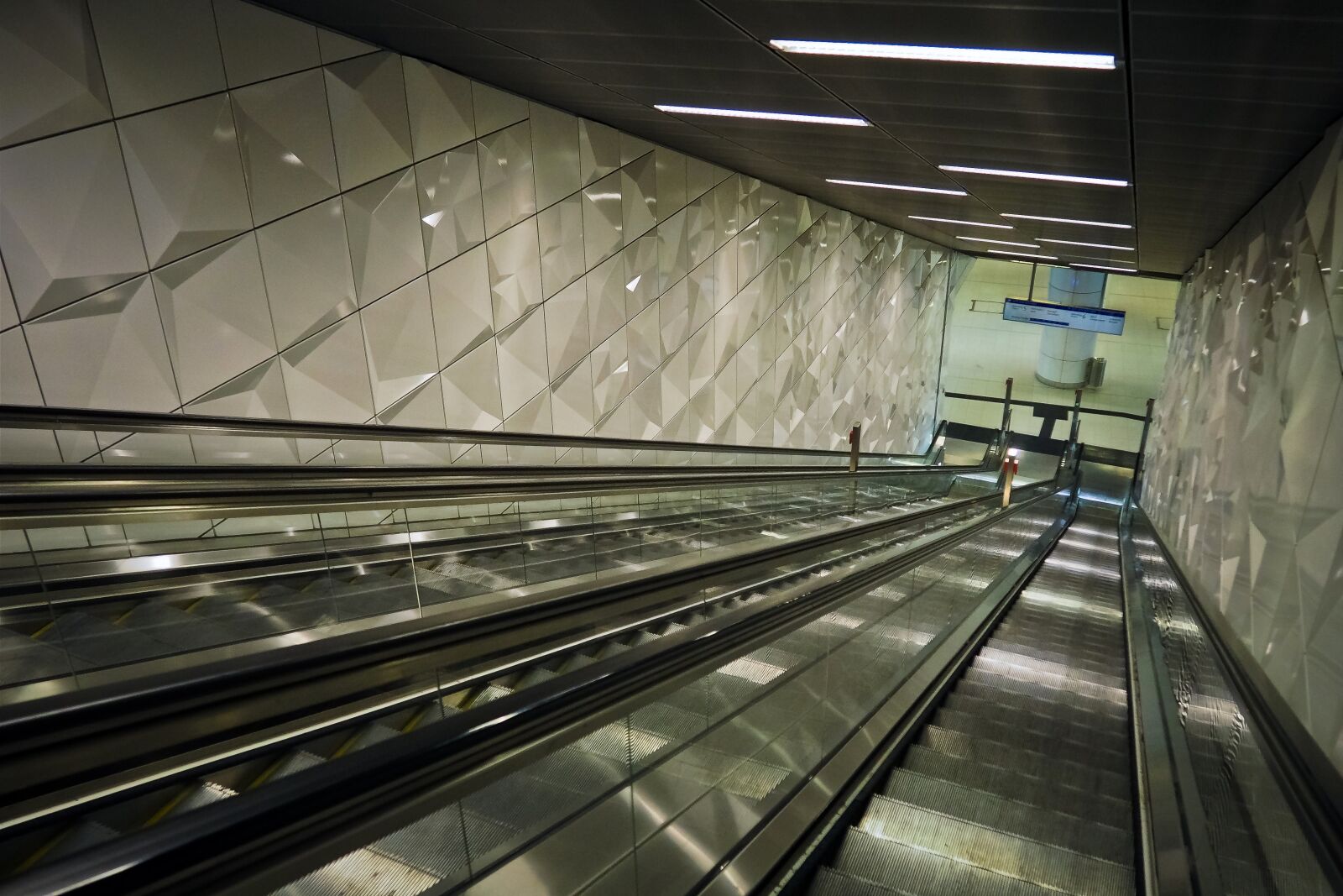 Olympus OM-D E-M10 sample photo. Escalator, metro, stairs photography