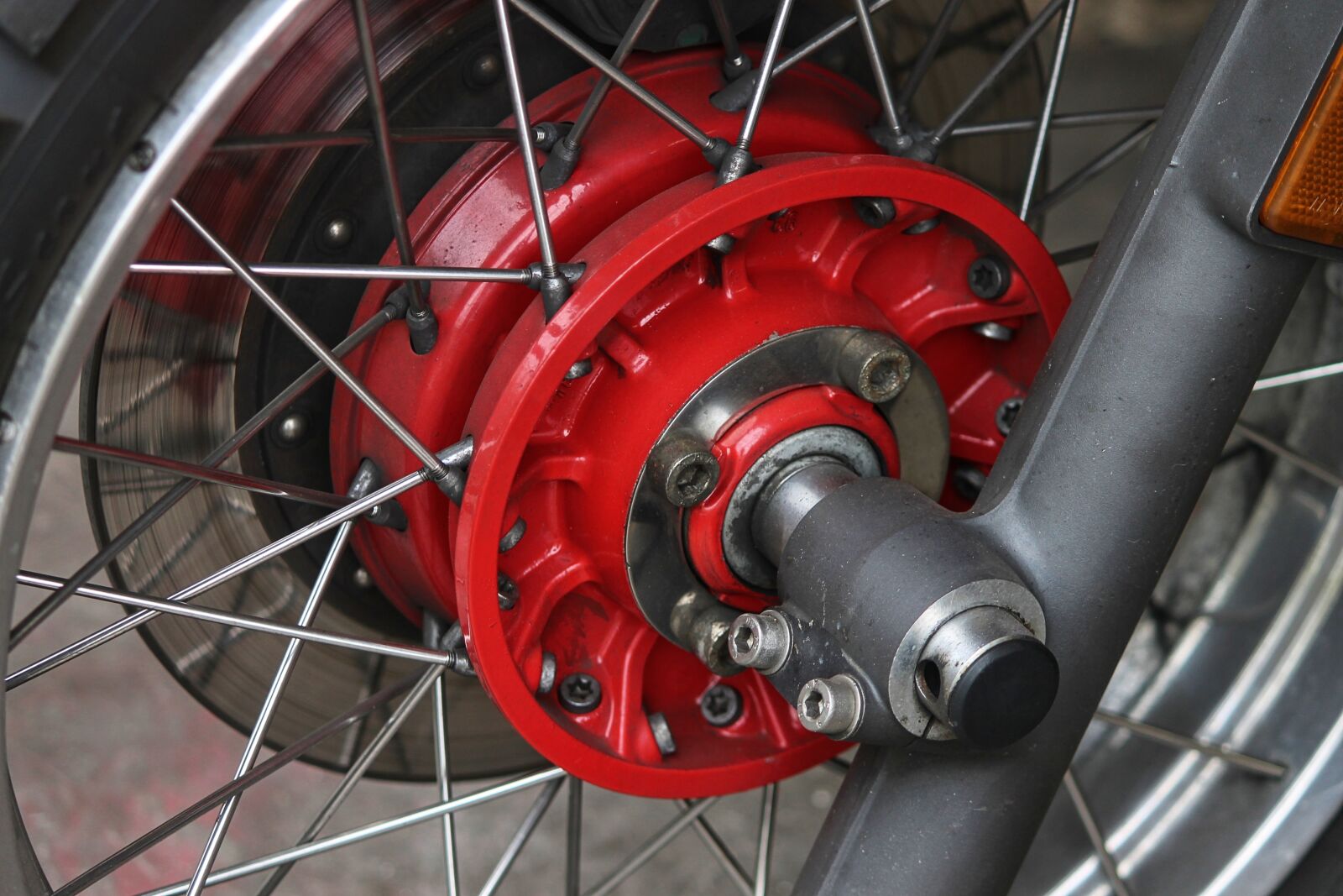 Canon EOS 1100D (EOS Rebel T3 / EOS Kiss X50) sample photo. Wheel, front wheel, motorcycle photography