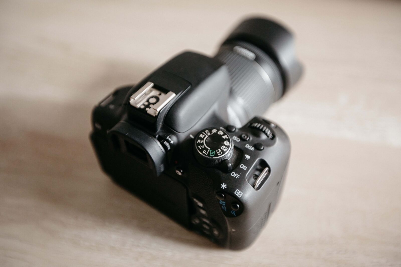 Canon EF 16-35mm F2.8L II USM sample photo. Blurry, focus, equipment, telephone photography