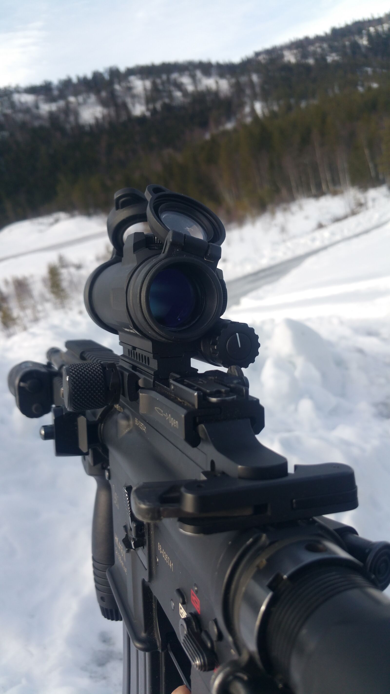 Samsung Galaxy Note4 sample photo. Automatic rifle, gun, winter photography