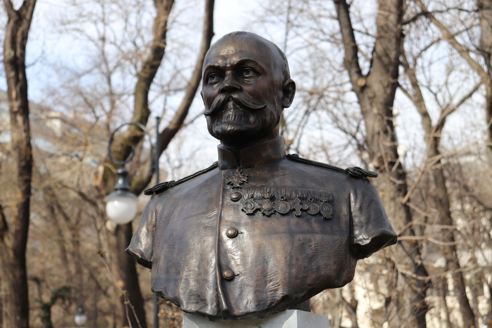 Canon EOS 200D (EOS Rebel SL2 / EOS Kiss X9) sample photo. Statue, bucharest, romania photography