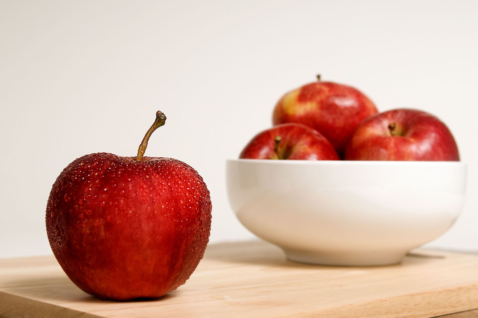 Nikon D300 sample photo. Apples, background, single, apple photography