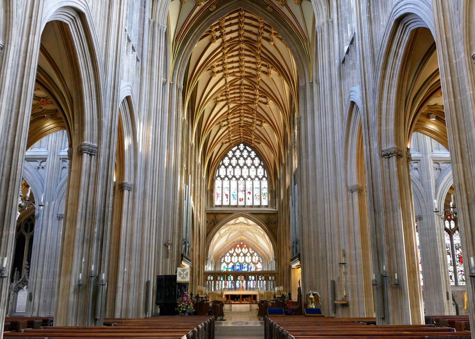 Panasonic Lumix DMC-FZ1000 sample photo. Apse, arch, church photography