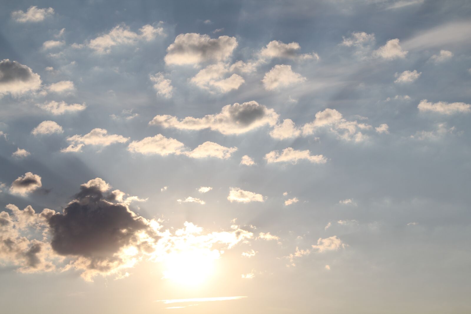 Canon EOS 550D (EOS Rebel T2i / EOS Kiss X4) sample photo. Sky, sun, clouds photography