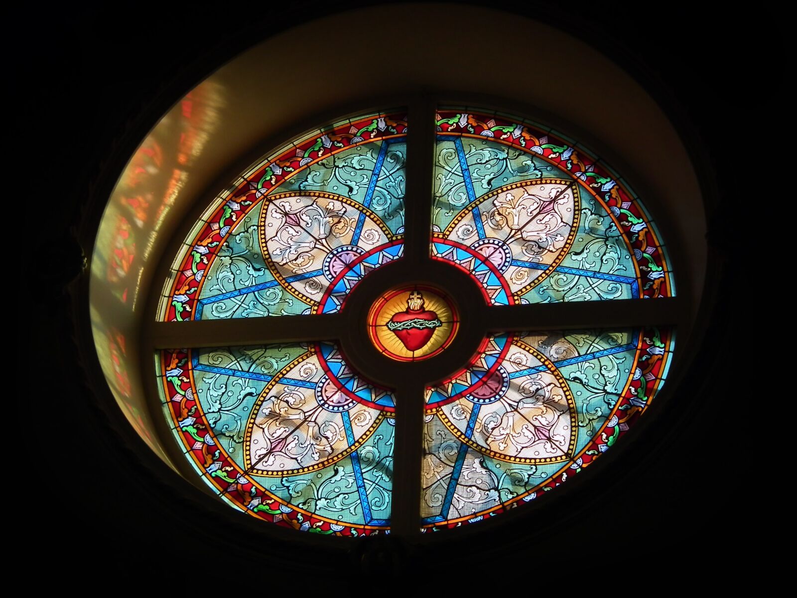 FujiFilm FinePix HS10 (FinePix HS11) sample photo. Stained glass, religion, glass photography