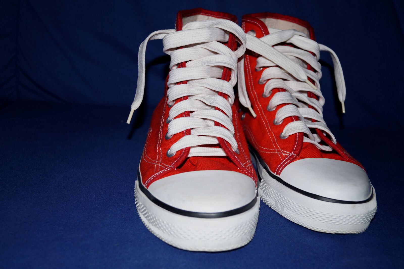 Sony DT 18-55mm F3.5-5.6 SAM II sample photo. Shoe, foot, fashion photography