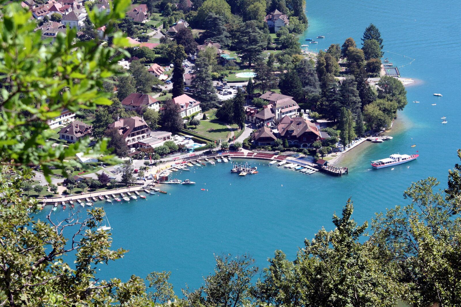 Canon EOS 350D (EOS Digital Rebel XT / EOS Kiss Digital N) sample photo. Lake, annecy, water photography