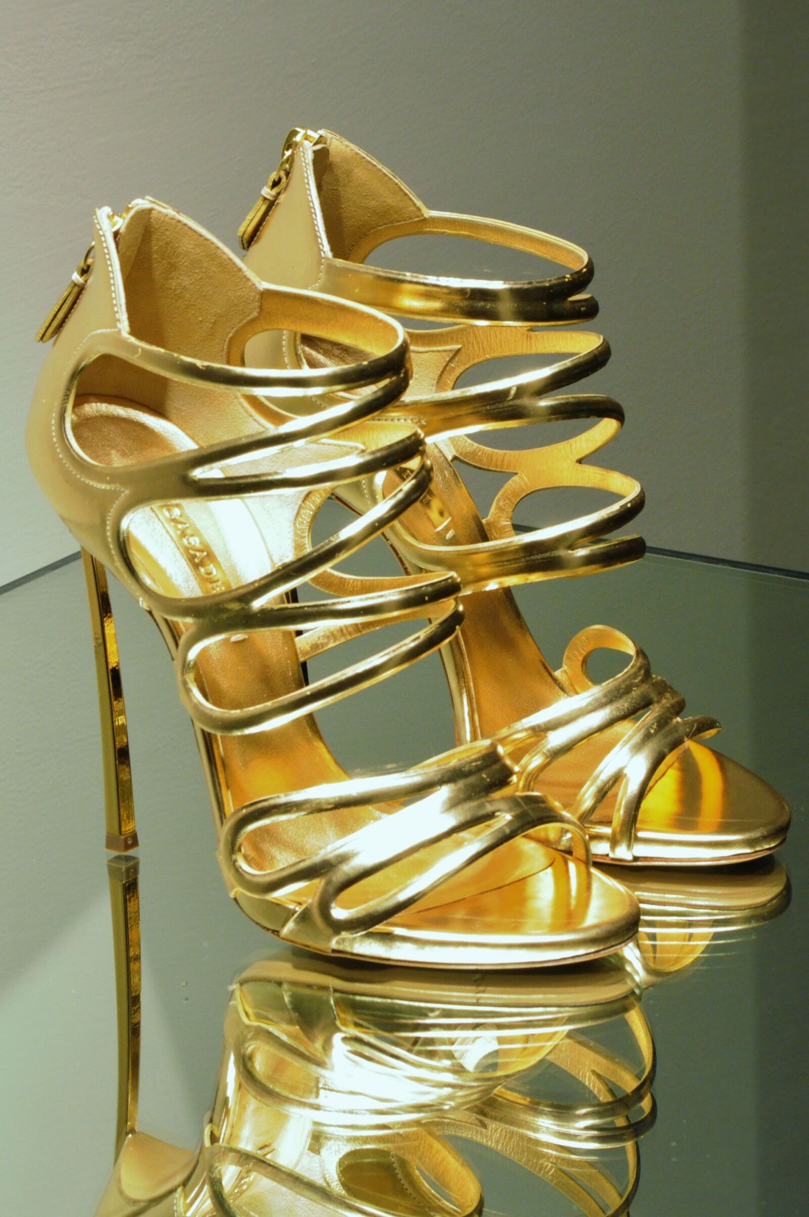 Nikon D5000 sample photo. High, heels, shoes, luxury photography