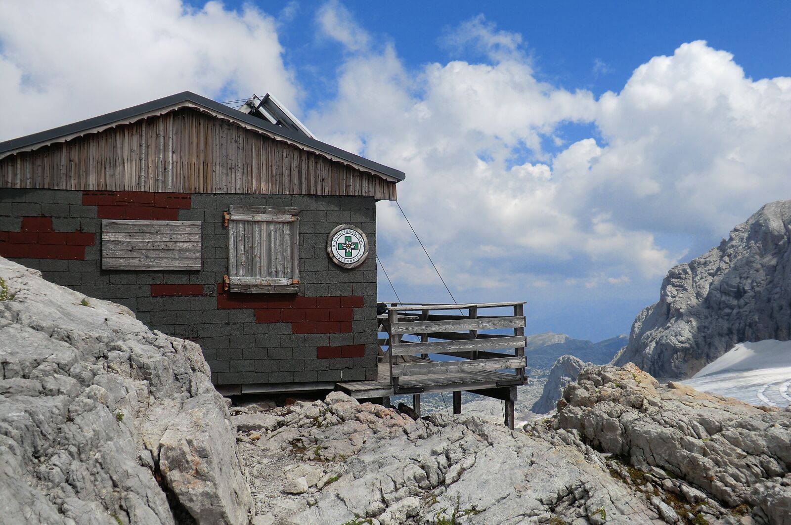 CASIO EX-H5 sample photo. Mountain hut, rescue, help photography