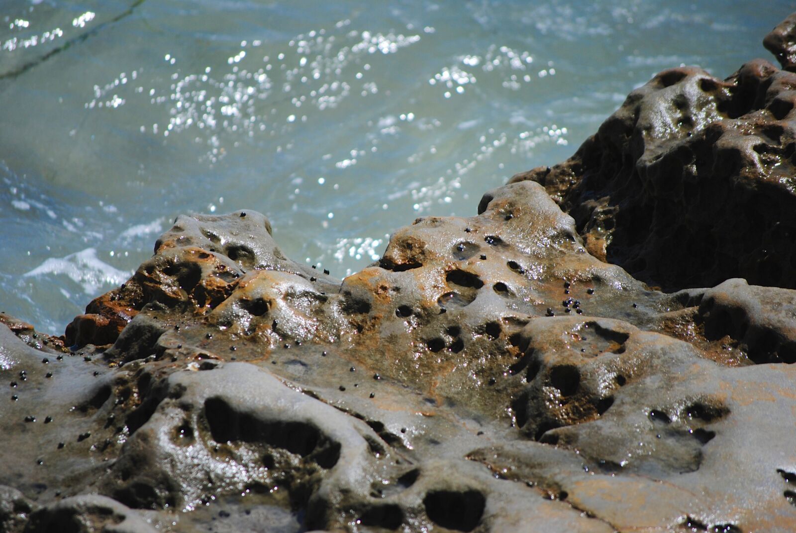 Nikon D3000 sample photo. Rocks, ocean, water photography