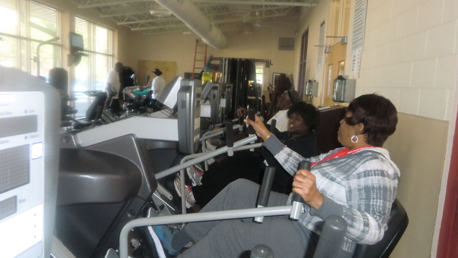 CASIO EX-Z2000 sample photo. Gym, self care, workout photography