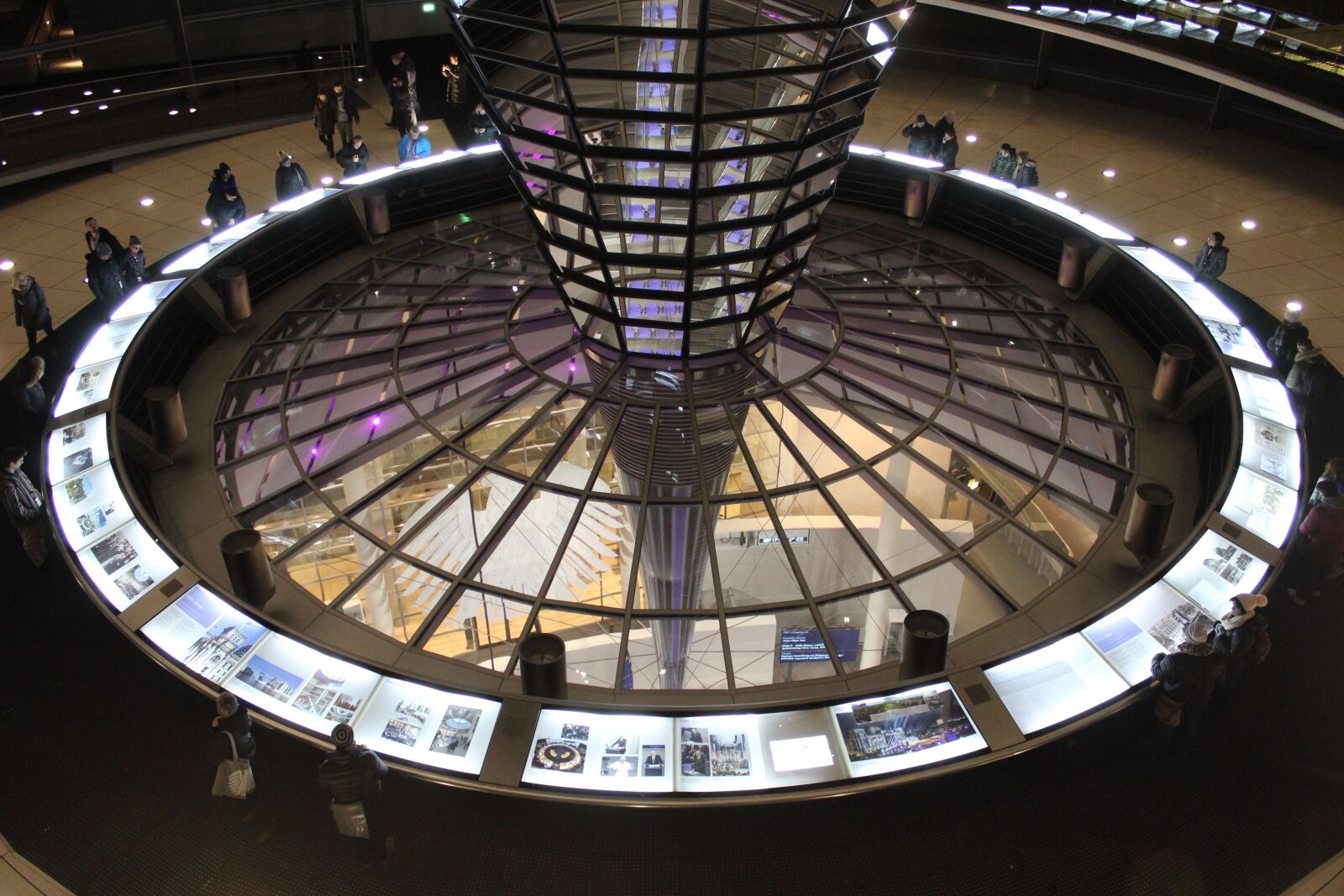Canon EOS 600D (Rebel EOS T3i / EOS Kiss X5) sample photo. Berlin, bundestag, reichstag photography