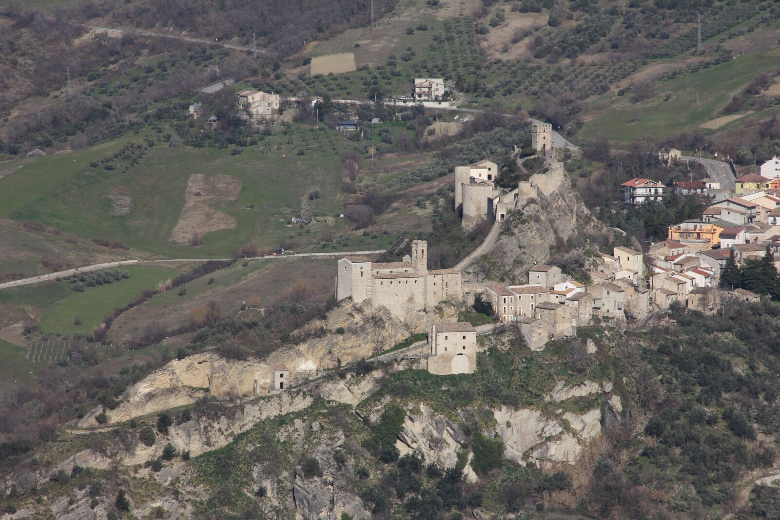 Canon EF-S 18-135mm F3.5-5.6 IS sample photo. Castle, roccascalegna, medieval photography