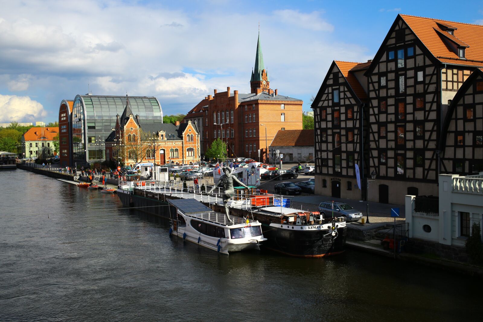 Canon EF 40mm F2.8 STM sample photo. Bydgoszcz, equilibrist, landscape photography