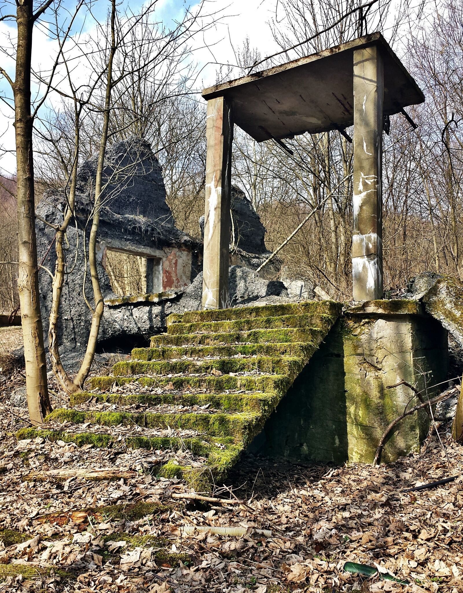 Samsung Galaxy S4 sample photo. Crash, ruined, house photography