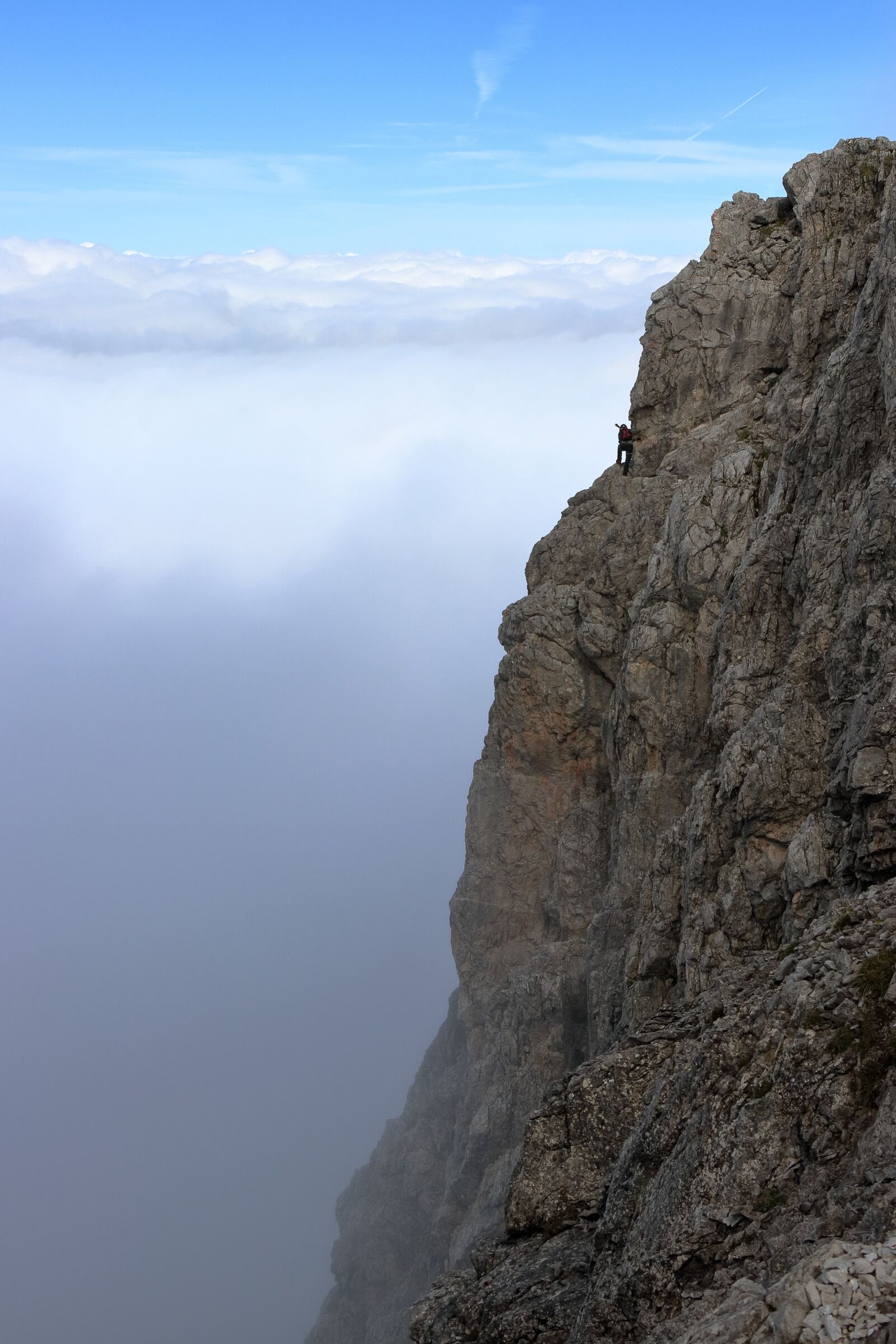 Canon EF-S 18-135mm F3.5-5.6 IS USM sample photo. Clouds, rock, climber photography