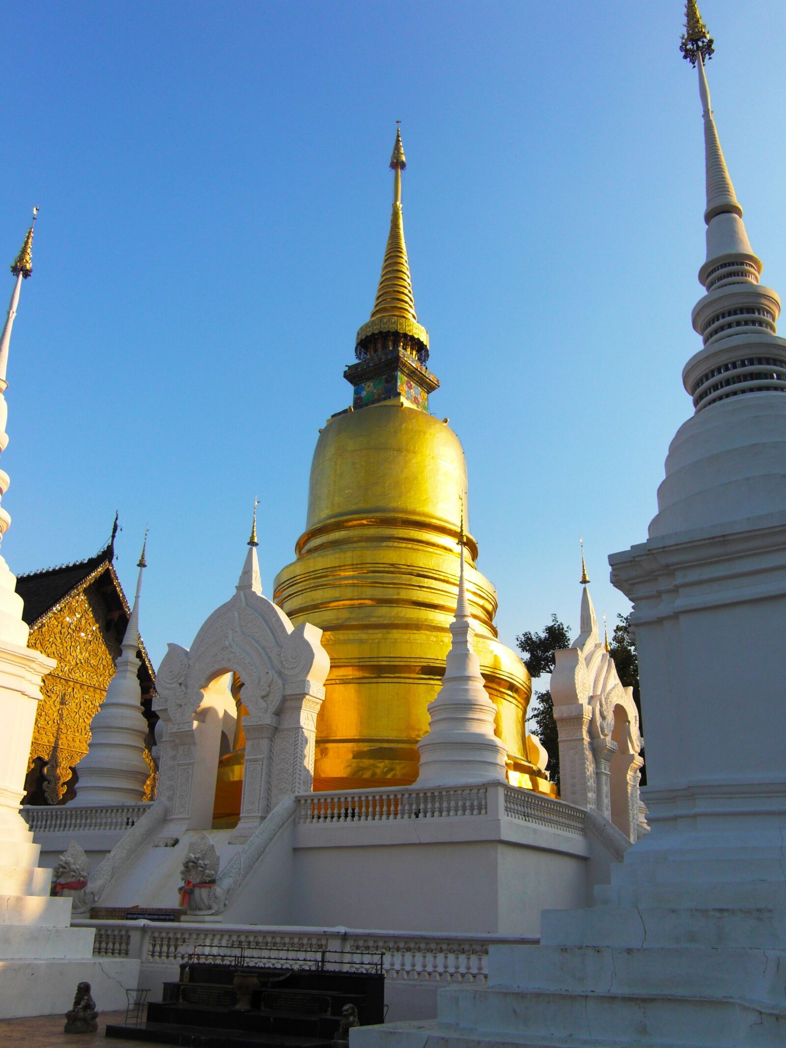 CASIO EX-Z200 sample photo. Thailand, temple, buddha photography