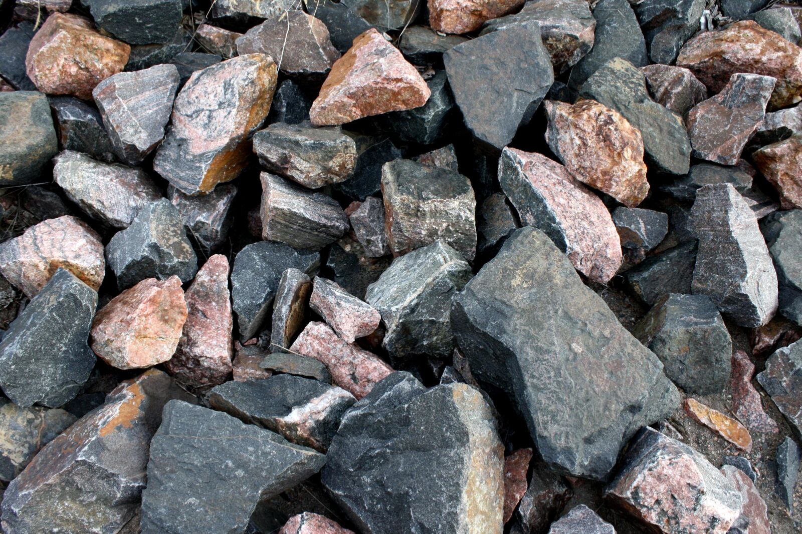 f/3.5-5.6 IS sample photo. Big rocks, black, red photography