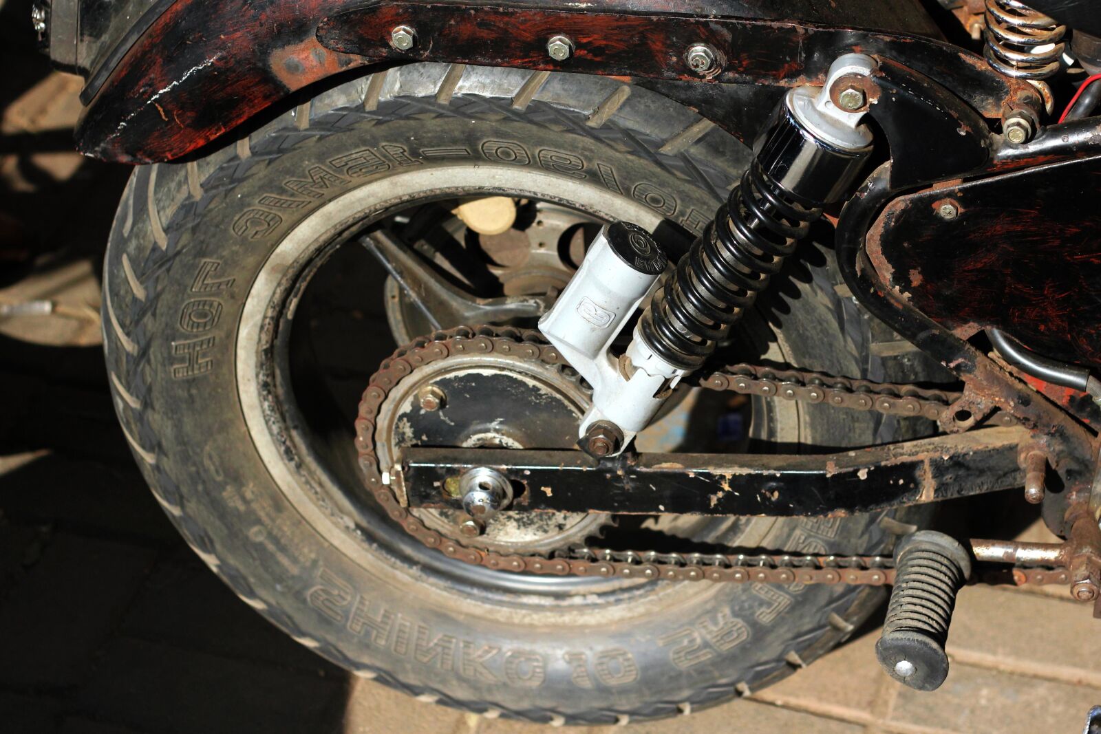 Canon EOS 550D (EOS Rebel T2i / EOS Kiss X4) sample photo. Motorcycle, oldtimer, wheel, metal photography