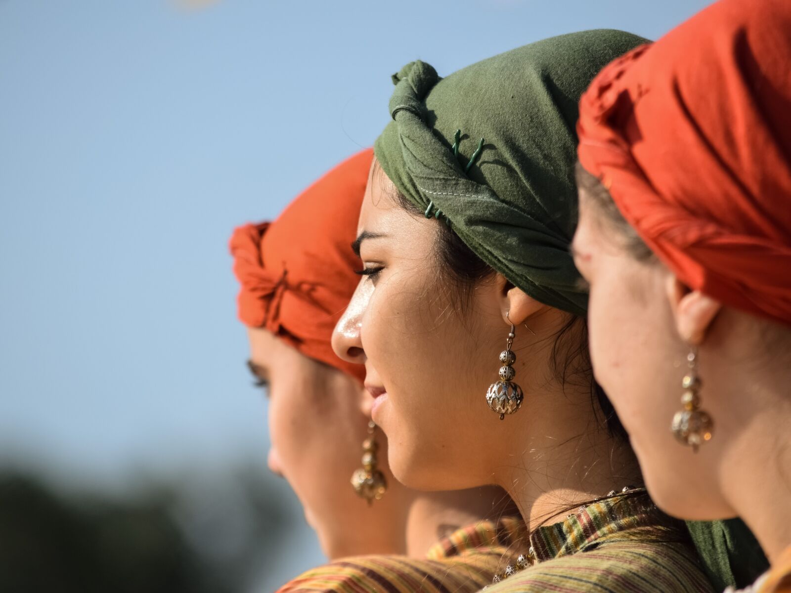 Nikon D3300 sample photo. Girl, head kerchief, earring photography