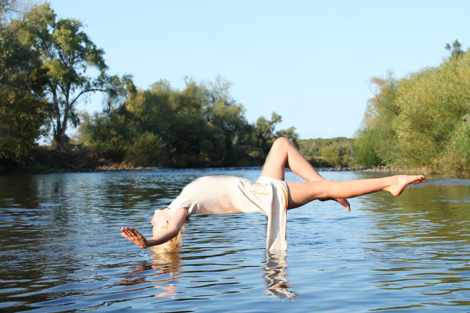 Canon EOS 1100D (EOS Rebel T3 / EOS Kiss X50) sample photo. Levitation, woman, girl photography