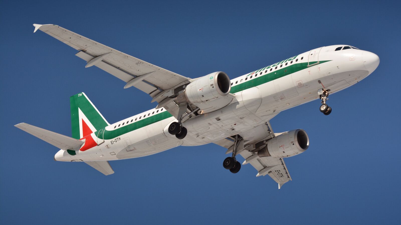 Nikon D7100 sample photo. The plane, aircraft, airport photography