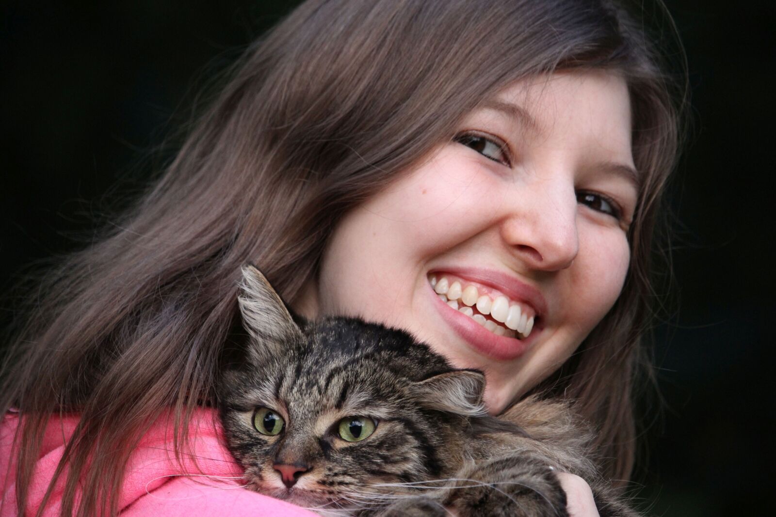 Canon EOS 60D + Canon EF-S 55-250mm F4-5.6 IS STM sample photo. Portrait, young woman, cat photography