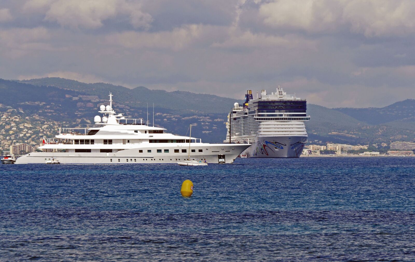 Panasonic Lumix DMC-GH3 sample photo. Ship, sea, island, yacht photography