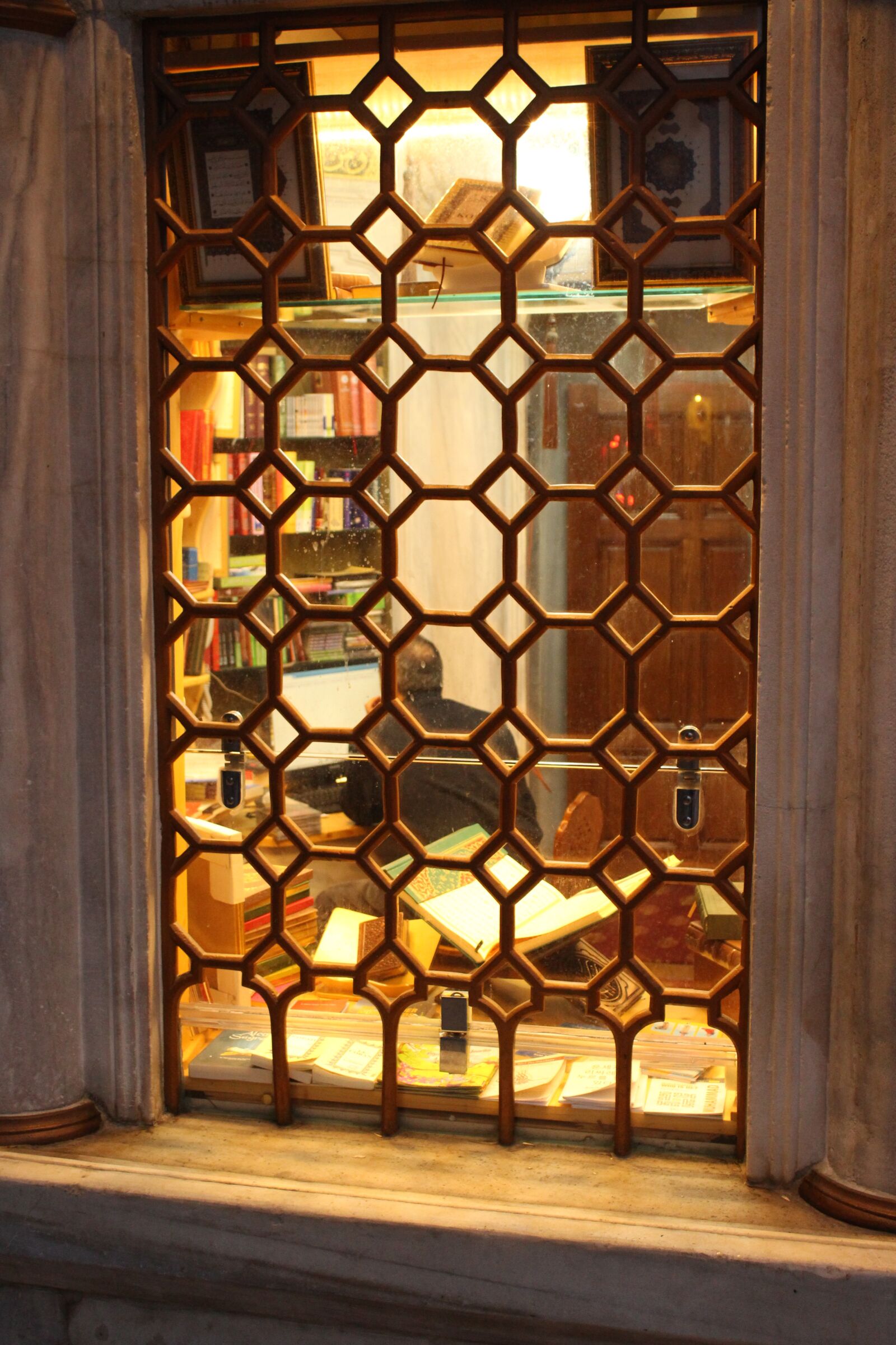 Canon EOS 650D (EOS Rebel T4i / EOS Kiss X6i) sample photo. Window, book, koran photography