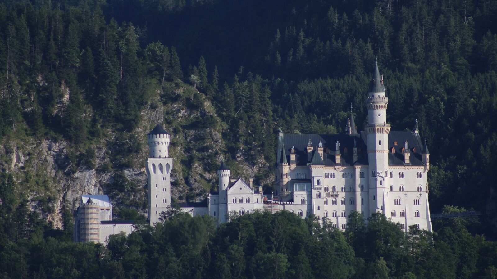 Canon EF75-300mm f/4-5.6 sample photo. Castle, architecture, middle ages photography