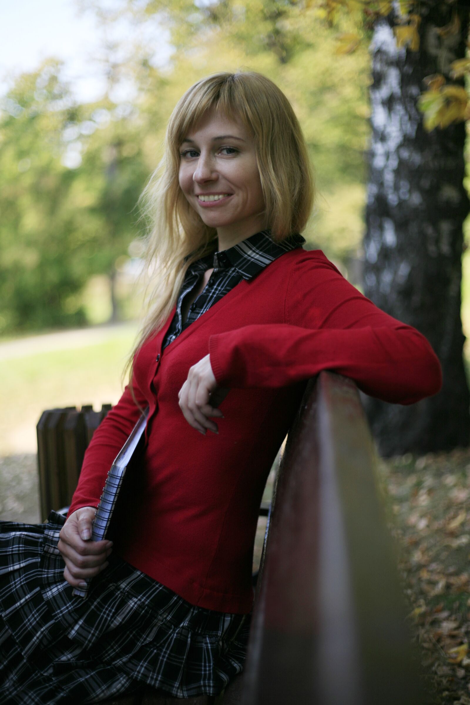 Canon EOS 5D sample photo. Smile, portrait, park photography