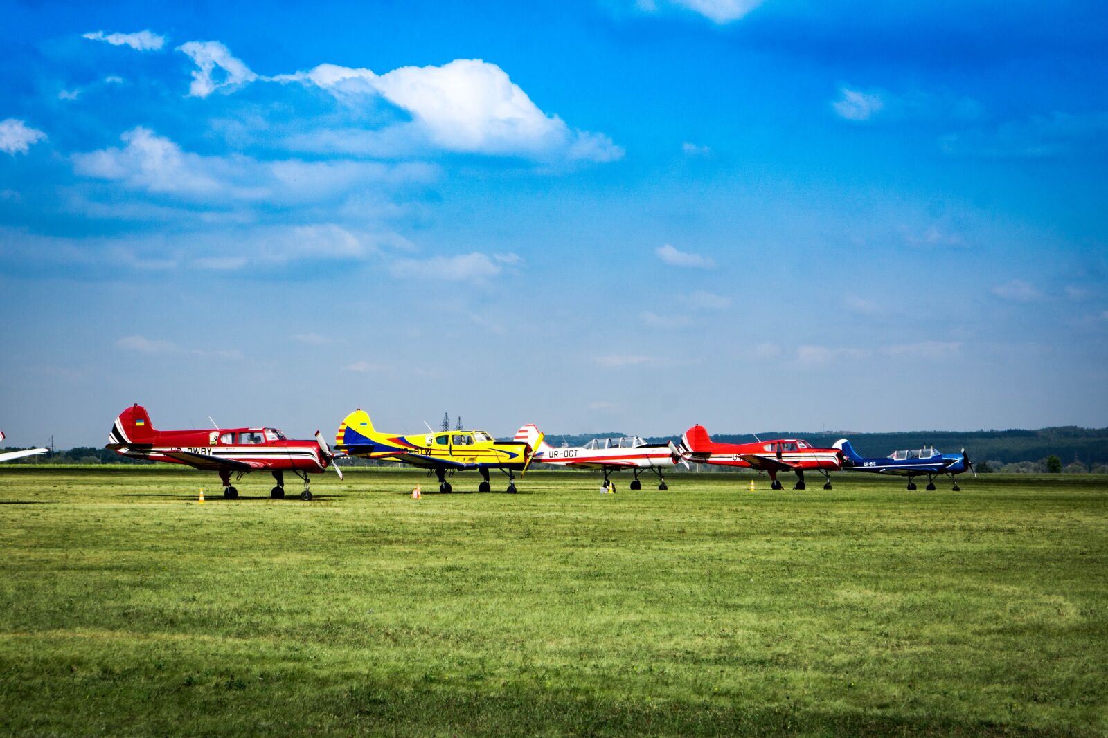 Sony E 55-210mm F4.5-6.3 OSS sample photo. Aircraft, sky, aviaterminal photography