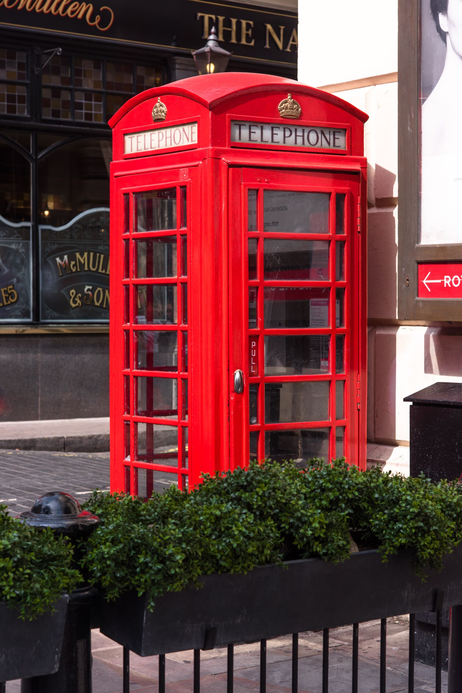 Nikon D810 sample photo. London, red, red telephone photography