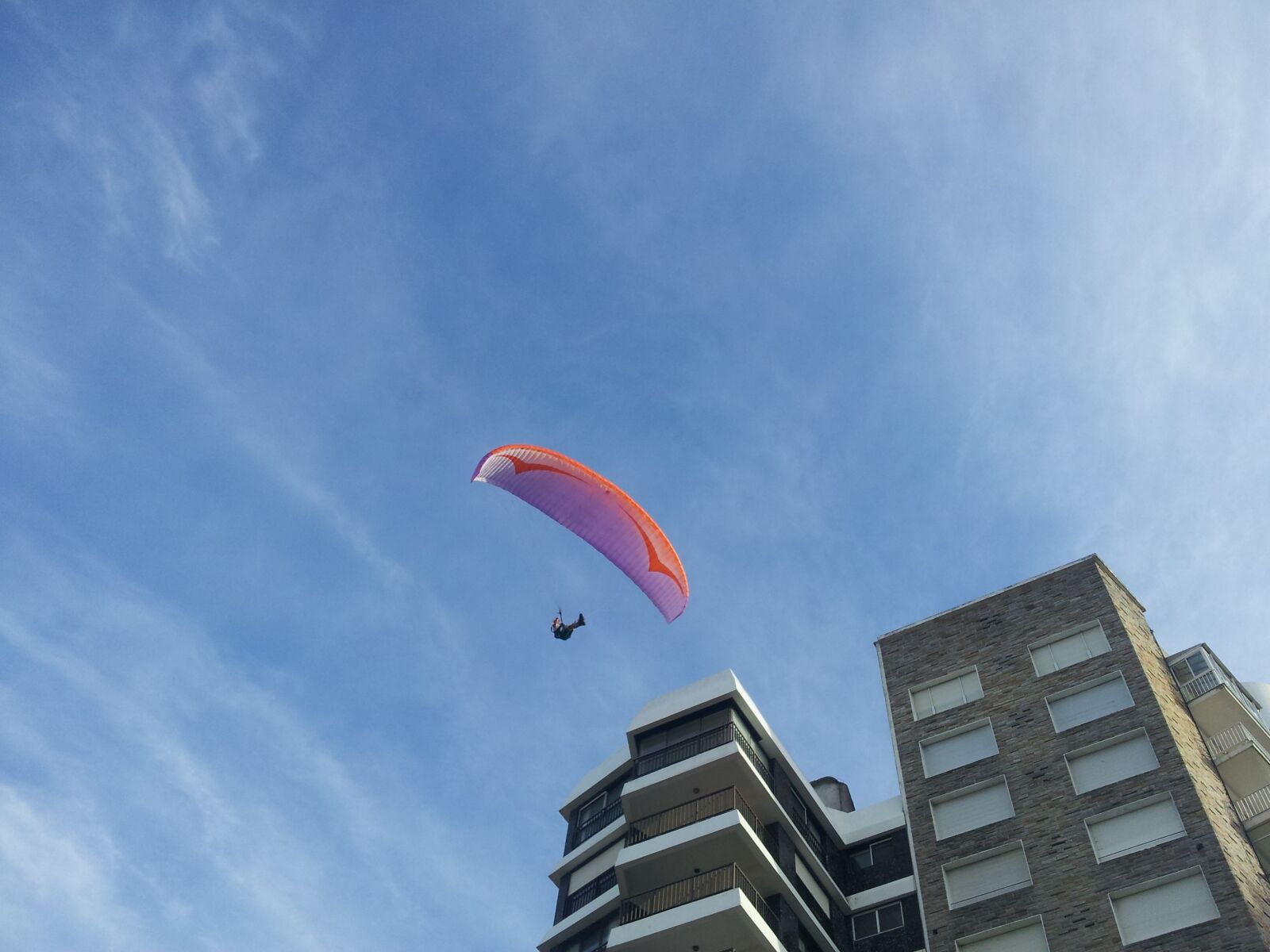 Samsung Galaxy S2 sample photo. Paragliding, sky, buildings photography