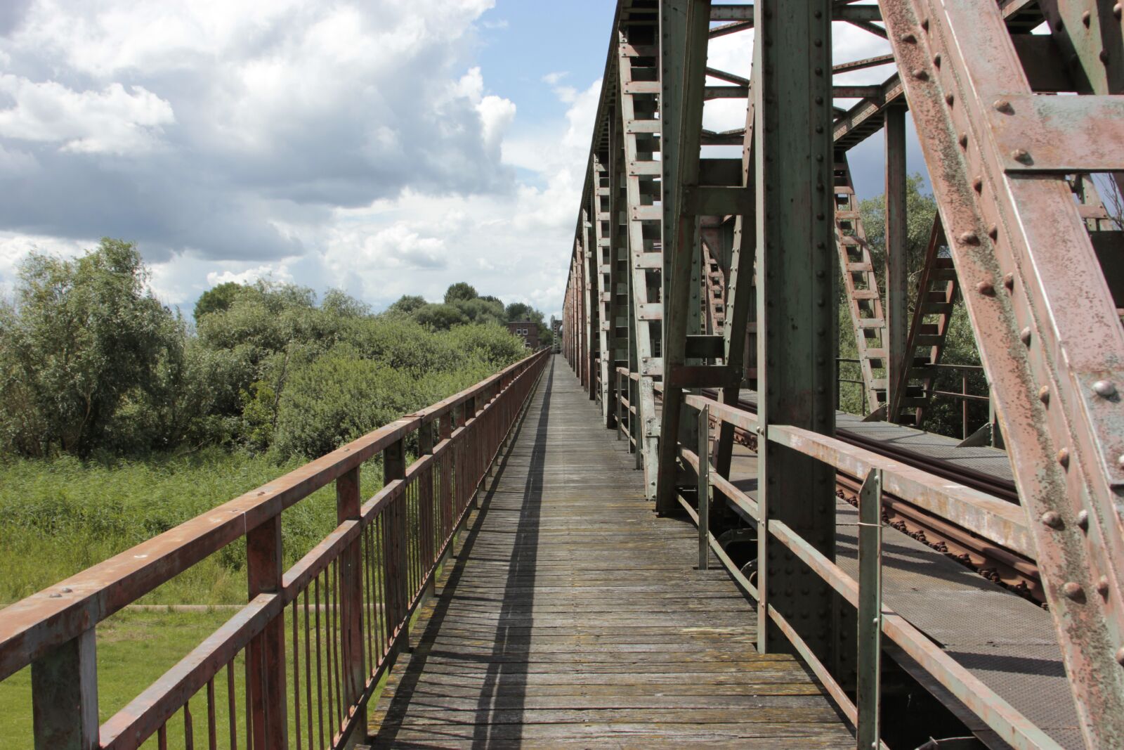 Canon EOS 550D (EOS Rebel T2i / EOS Kiss X4) sample photo. Brücke, bridge, architecture photography
