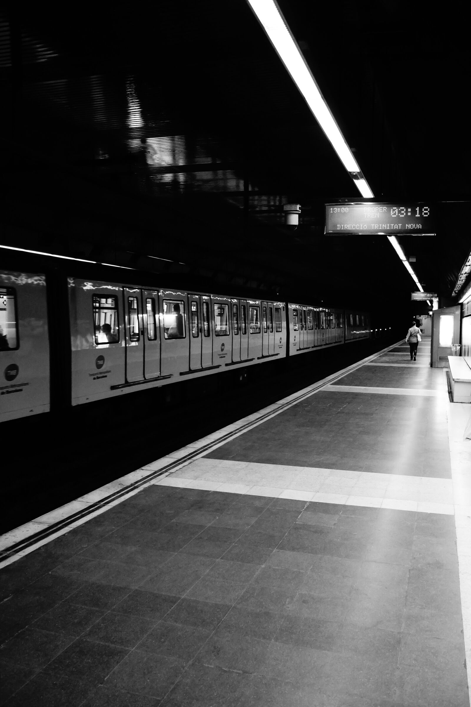 Sony SLT-A77 sample photo. Train, light, metro photography