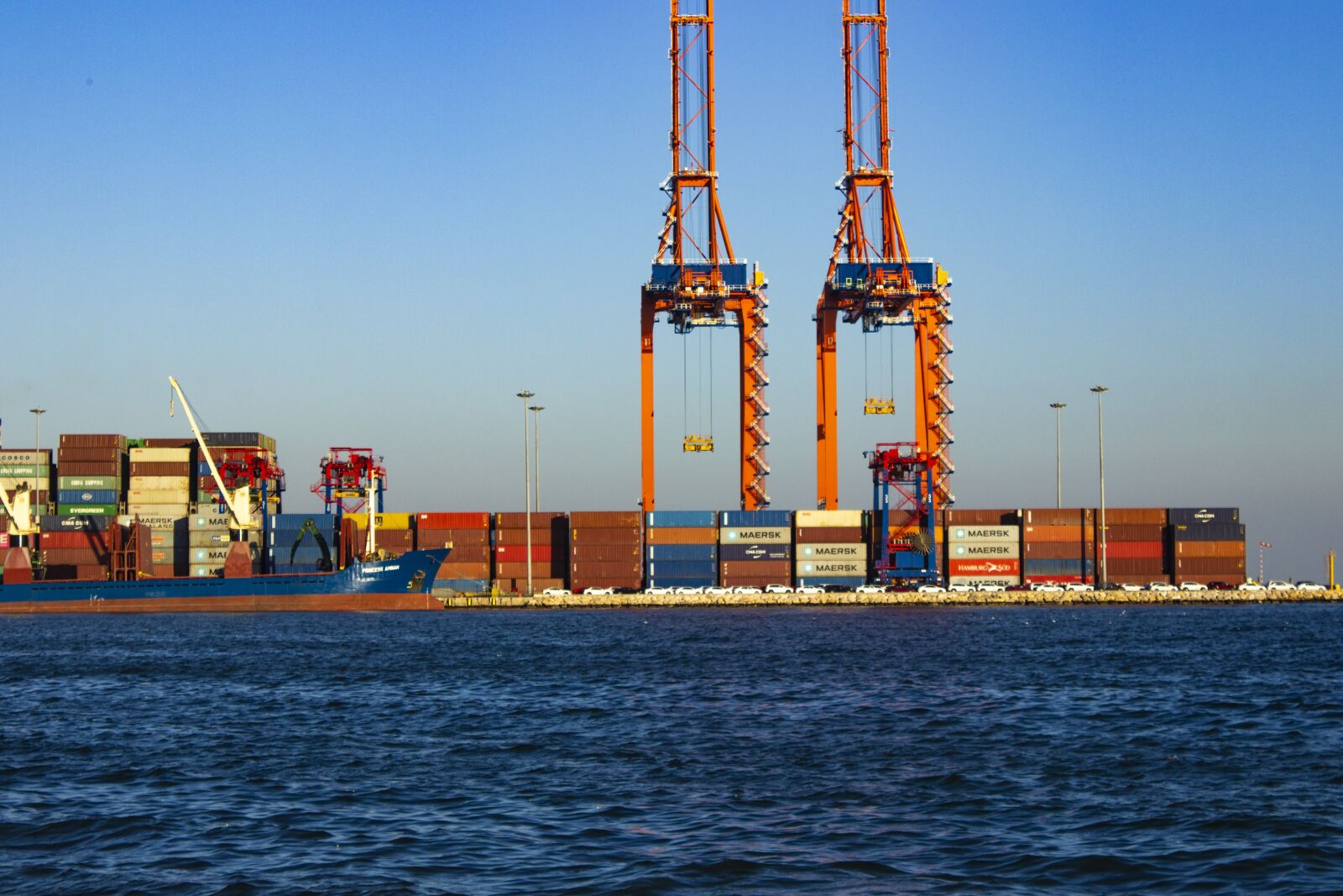 Canon EOS 600D (Rebel EOS T3i / EOS Kiss X5) sample photo. Sea, container, export photography