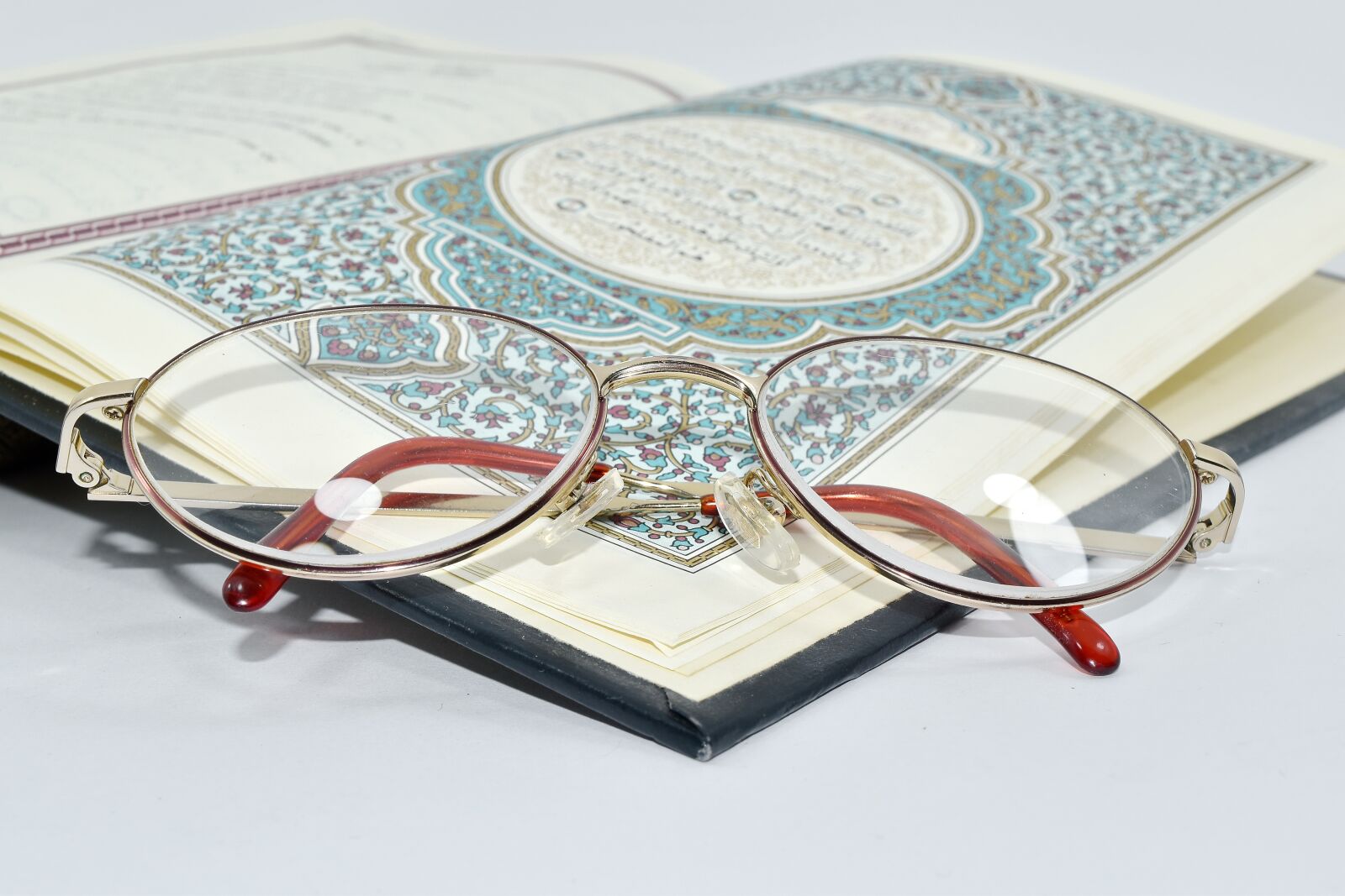 Nikon D5500 sample photo. Arabesque, book, design, eyeglasses photography