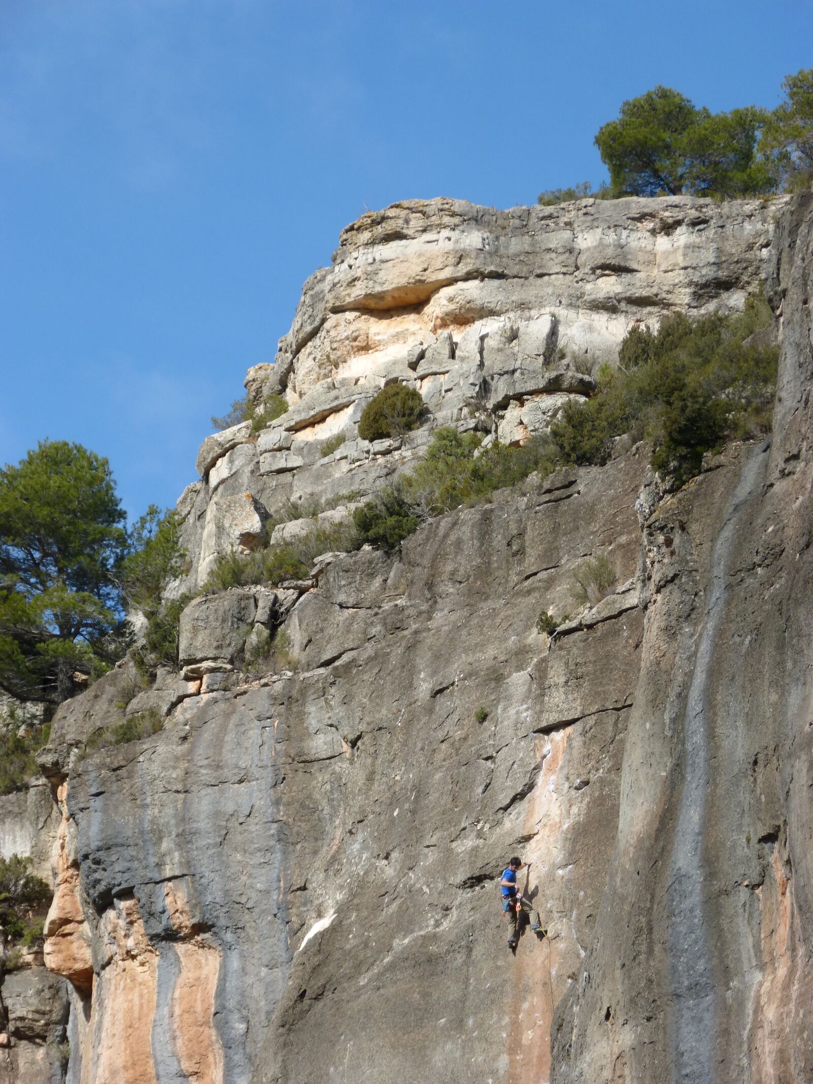 Panasonic DMC-FZ62 sample photo. Escalation, scalar, rock wall photography