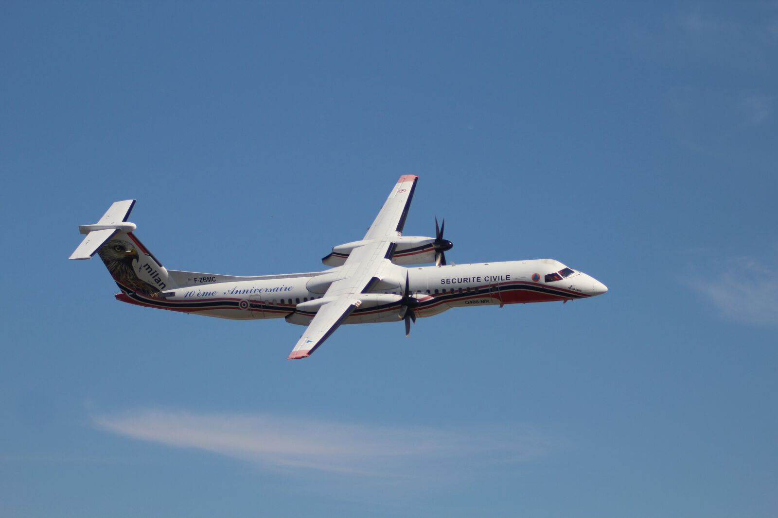 EF100-300mm f/5.6 sample photo. Aircraft, dash, flight photography