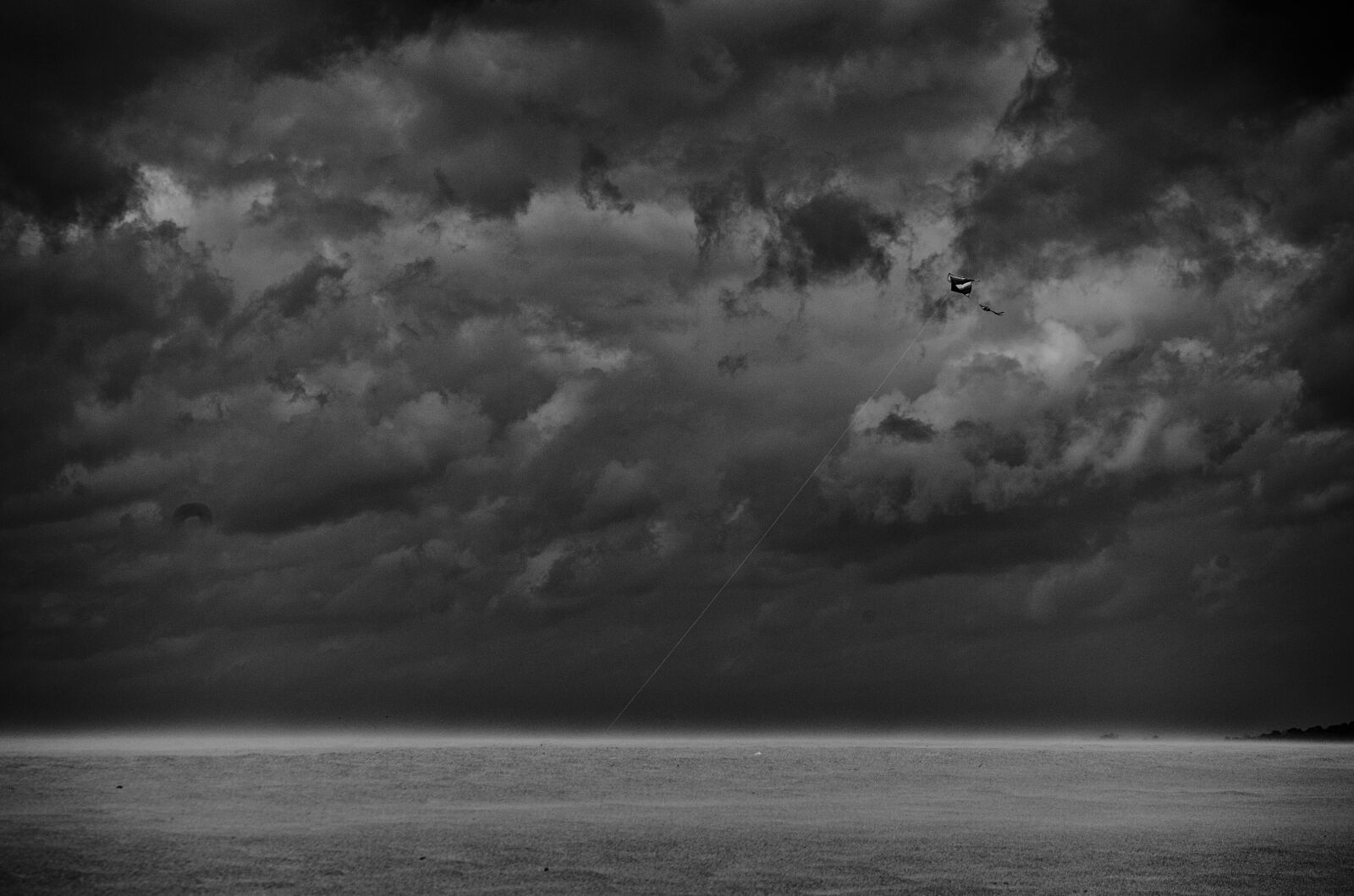 smc PENTAX-F 70-210mm F4-5.6 sample photo. Storm, kite, clouds photography