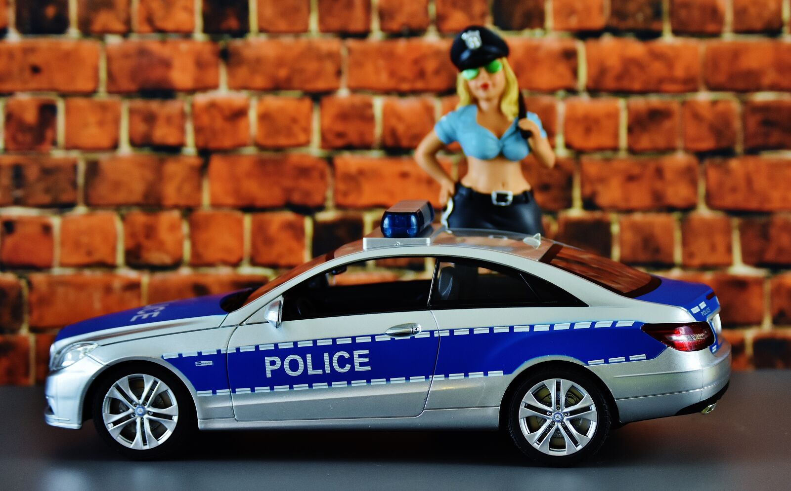 Nikon D7200 sample photo. Policewoman, police, police car photography