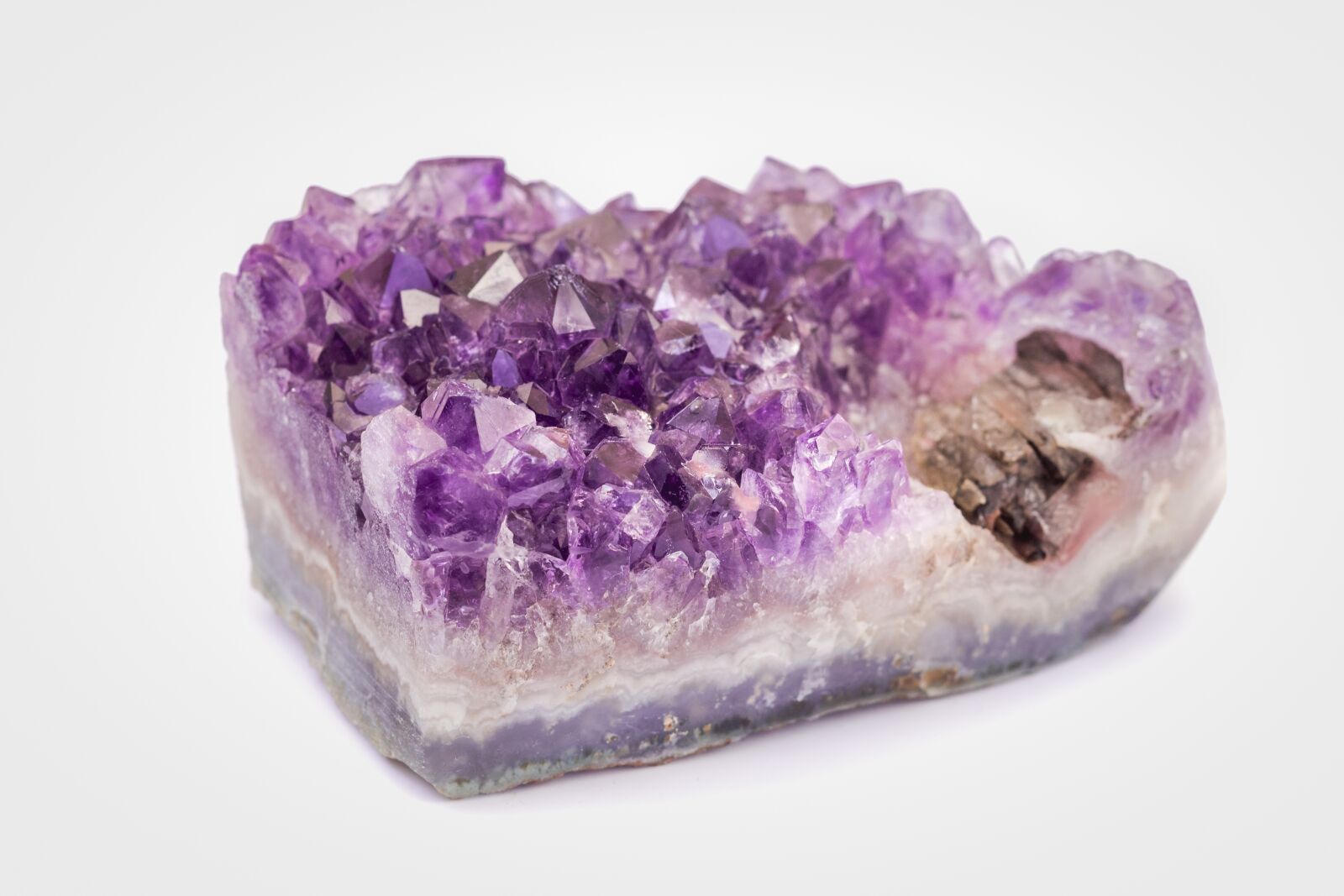 Canon EOS 700D (EOS Rebel T5i / EOS Kiss X7i) + Canon EF 50mm F1.8 STM sample photo. Gem, crystal, amethyst photography
