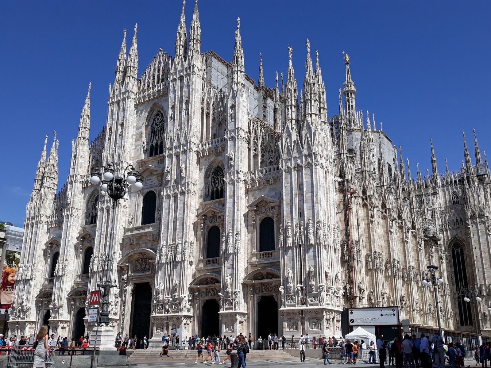 Samsung Galaxy J5 sample photo. Milan, milano, dom photography