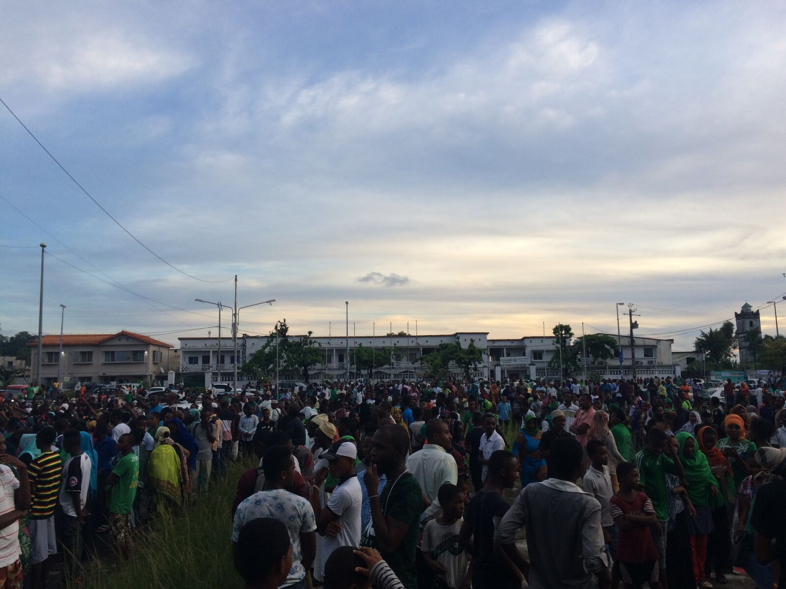 iPhone 5s back camera 4.15mm f/2.2 sample photo. African, celebration, comores, evening photography