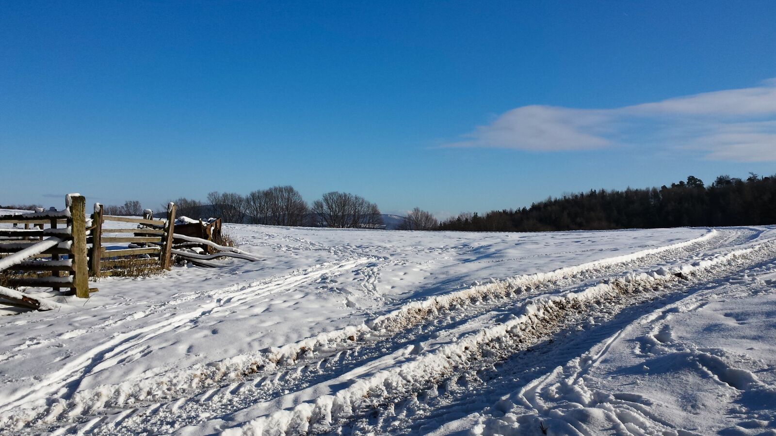 Samsung Galaxy S4 sample photo. Winter, traces, snow photography