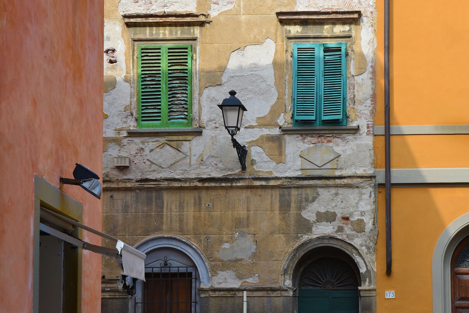 Nikon D750 sample photo. Windows, green, blue photography